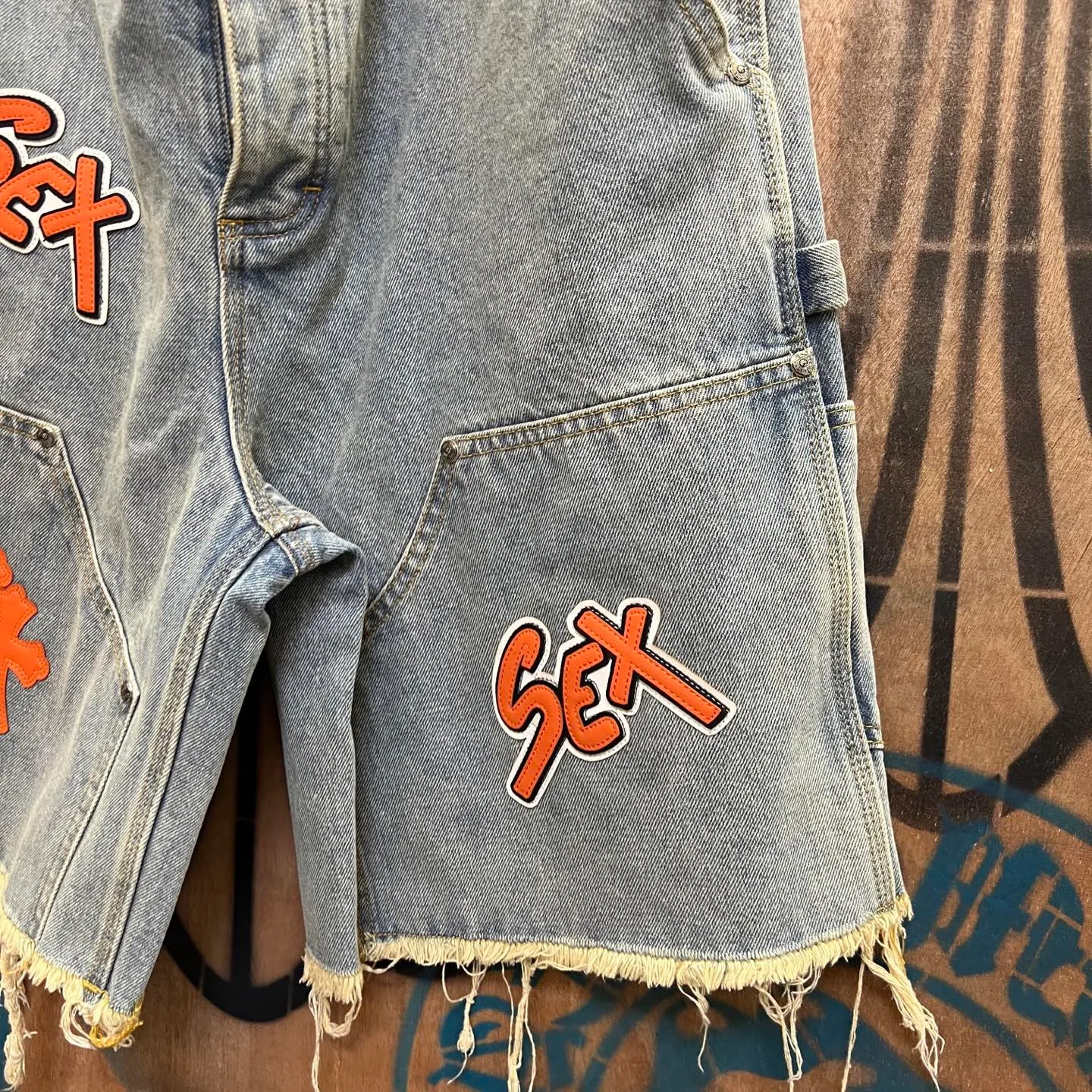 P520 chrome hearts limited series new city limited jeans Chrome Hearts city limited denim shorts vintage levis American made 501 505 517 base version remake Levis American made 501 base version imported sheepskin 925 silver remake Customers provide waist and pants length or height and weight. The studio will select the most suitable base version for you to remake. There are many people doing remakes in the market. Don’t belittle or comment. The difference is visible to the naked eye. See and compare for yourself #CHROME HEARTS Unisex style
